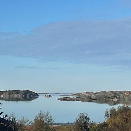 Stuga I Naturskoent Omrade Pa Vaestra Tjoern Saby Esterno foto