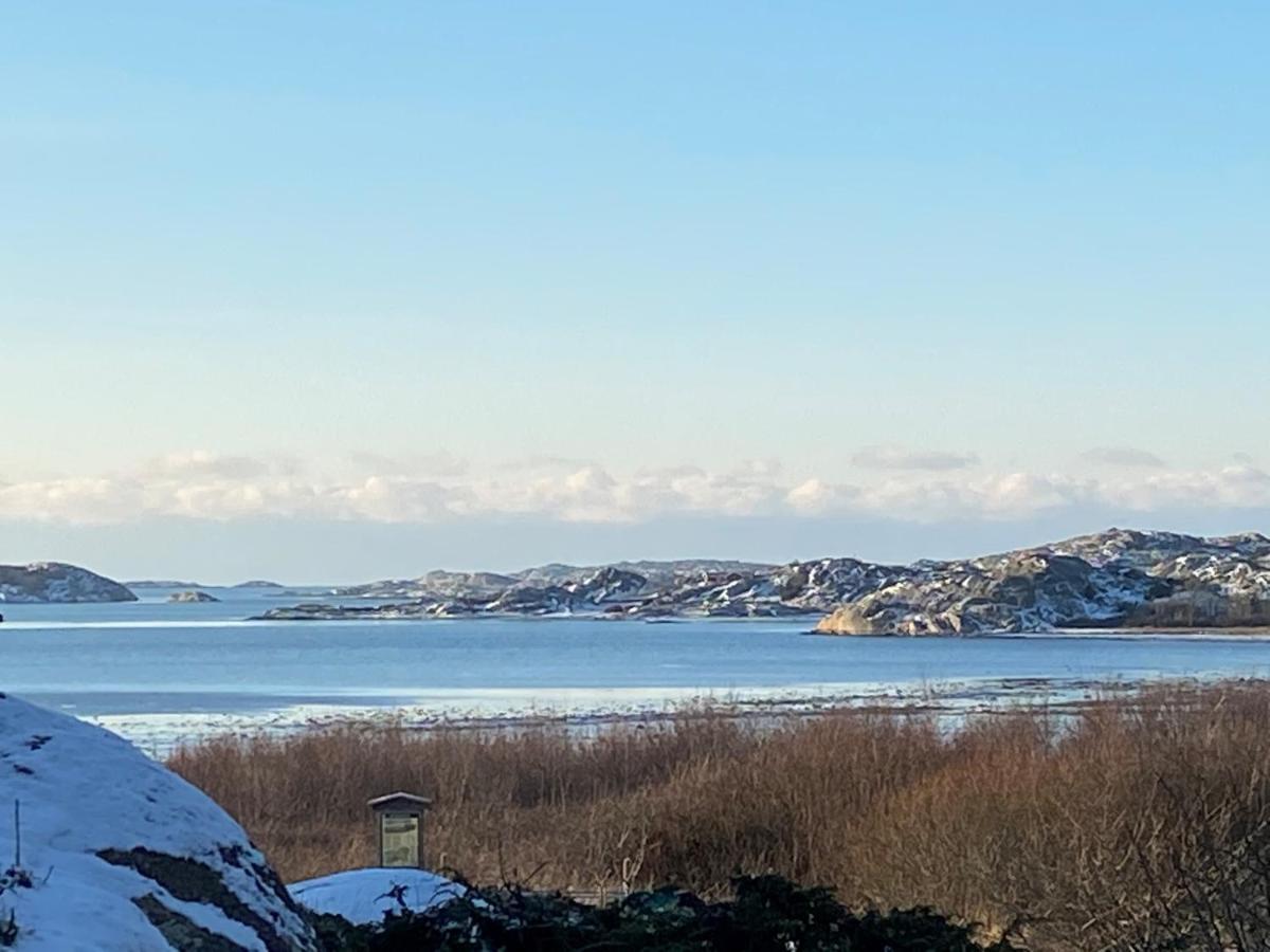 Stuga I Naturskoent Omrade Pa Vaestra Tjoern Saby Esterno foto