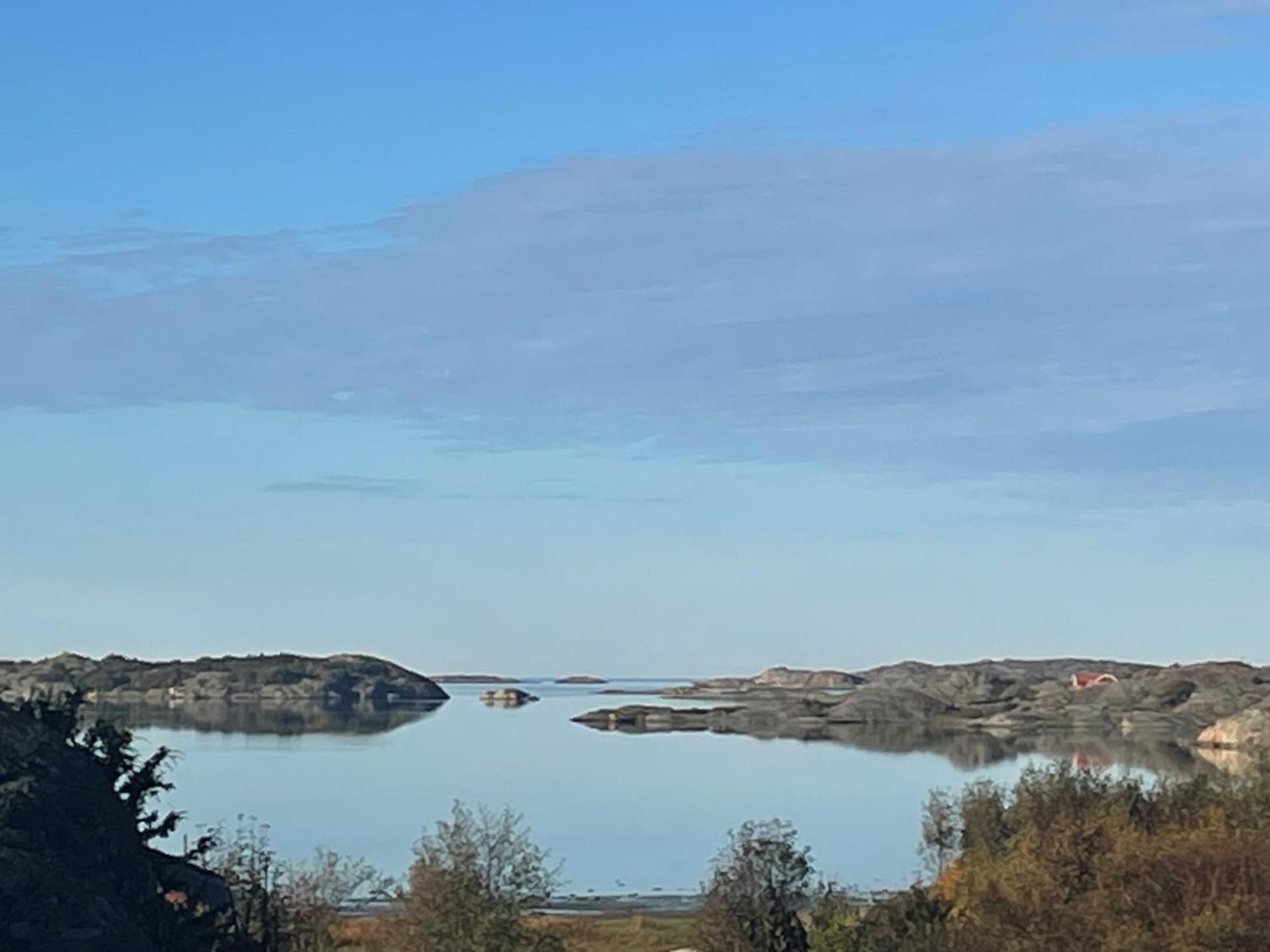 Stuga I Naturskoent Omrade Pa Vaestra Tjoern Saby Esterno foto